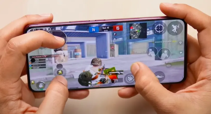 Vivo V50 5G delivering smooth gaming experience with Snapdragon 7 Gen 3 processor and enhanced graphics performance.
